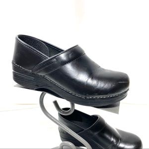 Dansko Black Leather Professional Clogs Size 38/8